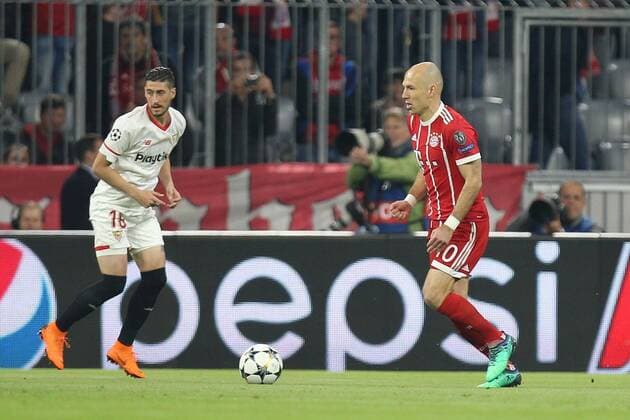In action with Sergio Escudero 18 Sevilla FC and Arjen Robben 10 Bayern Munich Muenchen FC vs Sevilla FC Quarterfinals Champions League 11 04 2018 Muenchen Bayern Germany Copyright: xkolbert-press ChristianxKolbertx