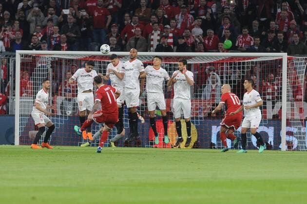 Free kick by James Rodriguez FC Bayern Muenchen in the CL match between FC Bayern Muenchen and FC Sevilla 11 04 2018 Muenchen Copyright: xStuetzle xEibner-Pressefotox EP_EER