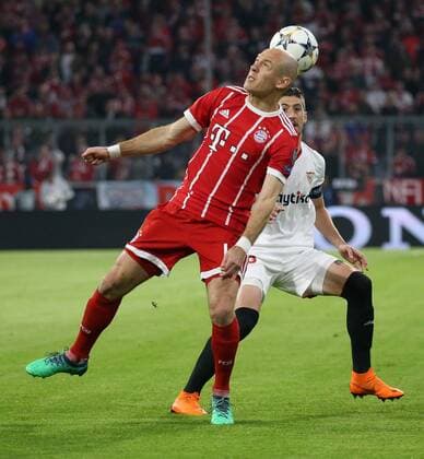 UEFA Champions League FC Bayern Munich Sevilla FC quarter-finals Relegation Quarter Finals 2nd leg 11 04 2018 at the Allianz Arena Season 2017 18 xmdx Arjen ROBBEN 10 FC Bayern Munich Jesus NAVAS 16 Sevilla FC Bayern Munich Muenchen Sevilla FC
