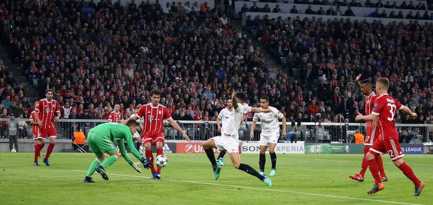 UEFA Champions League FC Bayern Munich Sevilla FC Quarter-finals Relegation Quarter Finals 2nd leg 11 04 2018 at Allianz Arena Season 2017 18 xmdx Joaquin CORREA 11 Sevilla FC misses on the right Sven ULREICH 26 goal Bayern Munich Muenchen FC Bayern Munich Sevilla FC