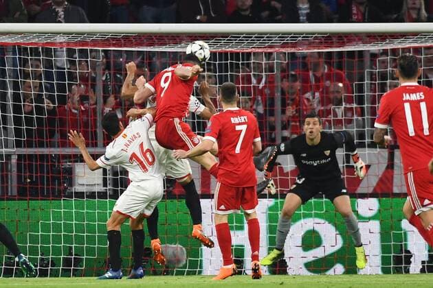 11 04 2018 xjhx Football Champions League FC Bayern Muenchen FC Sevilla emspor v l Jesus Navas Sevilla FC Robert Lewandowski FC Bayern Munich Muenchen