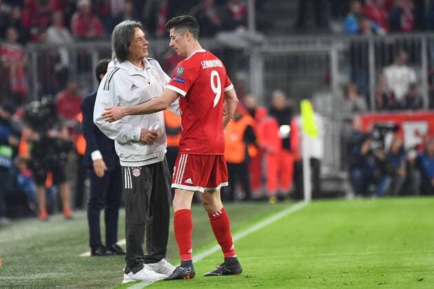 11 04 2018 xjhx Football Champions League FC Bayern Muenchen FC Sevilla emspor v l Dr Hans Wilhelm Mueller Wohlfahrt FCB Bayern Munich Muenchen Robert Lewandowski FC Bayern Munich Muenchen