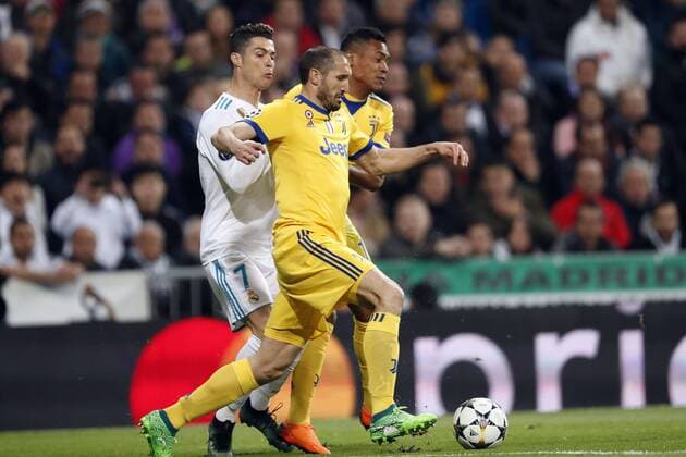 Fußball, CL, Real Madrid - Juventus Turin (l-r) Cristiano Ronaldo of Real Madrid, Giorgio Chiellini of Juventus FC, Blaise Matuidi of Juventus FC during the UEFA Champions League quarter final match between Real Madrid and Juventus FC at the Santiago Bernabeu stadium on April 11, 2018 in Madrid, Spain UEFA Champions League 2017 2018 xVIxVIxImagesx xMauricexvanxSteenxIVx 10619123