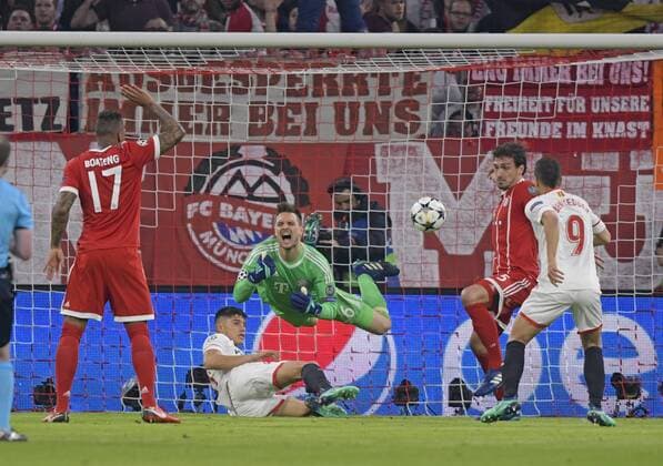 11 04 2018 Football UEFA Champions League 2017 2018 Quarter-finals 2nd leg FC Bayern Munich Sevilla FC at Allianz Arena Munich Goalkeeper Sven Ulreich FC Bayern Munich fly over Joaquin Correa FC Sevilla
