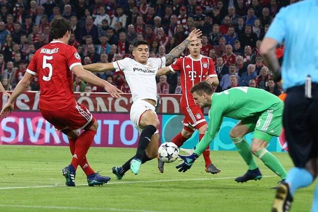 In action with Joaquin Correa 11 FC Sevilla and Sven Ulreich 26 Bayern Munich Muenchen FC vs Sevilla FC Quarterfinals Champions League 11 04 2018 Muenchen Bayern Germany Copyright: xkolbert-press ChristianxKolbertx