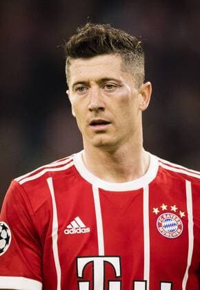 Munich 11 04 2018 Robert Lewandowski FCB with a big blind FC Bayern München FC Sevilla