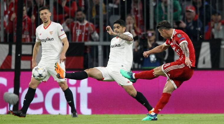 UEFA Champions League FC Bayern Munich Sevilla FC quarter-finals Relegation Quarter Finals 2nd leg 11 04 2018 at the Allianz Arena Season 2017 18 xmdx Ever BANEGA 10 Sevilla FC James RODRIGUEZ 11 Bayern Munich Muenchen FC Bayern Muenchen Sevilla FC