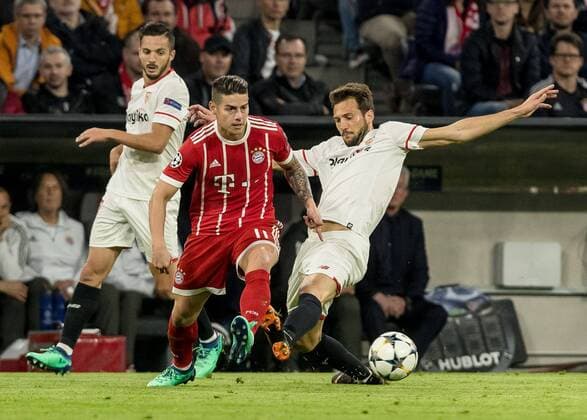 Muenchen Germany 11 04 2018 UEFA Champions League 2017 18 Season Quarter finals Second leg FC Bayern Muenchen Sevilla FC James Rodriguez FCB and Franco Vazquez FCS in a duel DeFodi048