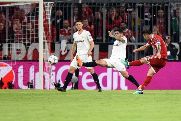 Clement Lenglet Sevilla Ever Banega FC Sevilla James Rodriguez Bayern Muenchen Germany Muenchen Sport Soccer UEFA Champions League Quarter-Finals 2 Matches FC Bayern Muenchen vs. Sevilla FC on 11 04 2018 Allianz Arena