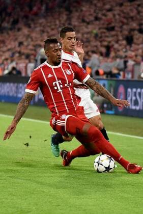 Jerome Boateng FC Bayern Muenchen Wissam Ben Yedder FC Sevilla Germany Muenchen Sport Soccer UEFA Champions League Quarter-Finals 2 Match FC Bayern Muenchen vs. Sevilla FC on 11 04 2018 Allianz Arena