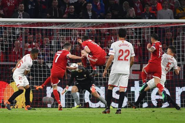 11 04 2018 xjhx Football Champions League Bayern Muenchen FC Sevilla emspor v Franck Ribery FC Bayern Munich Muenchen Robert Lewandowski FC Bayern Munich Muenchen goalkeeper David Soria Sevilla FC holds the ball in Munich