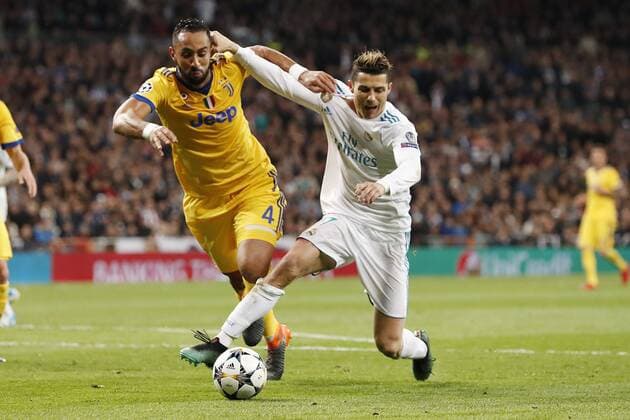 (l-r) Medhi Benatia of Juventus FC, Cristiano Ronaldo of Real Madrid during the UEFA Champions League quarter final match between Real Madrid and Juventus FC at the Santiago Bernabeu stadium on April 11, 2018 in Madrid, Spain UEFA Champions League 2017 2018 xVIxVIxImagesx xMauricexvanxSteenxIVx 10619329
