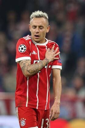 Rafinha 13 FC Bayern Muenchen injured on the shoulder FC Bayern Muenchen vs Sevilla FC Quarter Finals Champions League 11 04 2018 Muenchen Bayern Germany Copyright: xkolbert-press ChristianxKolbertx