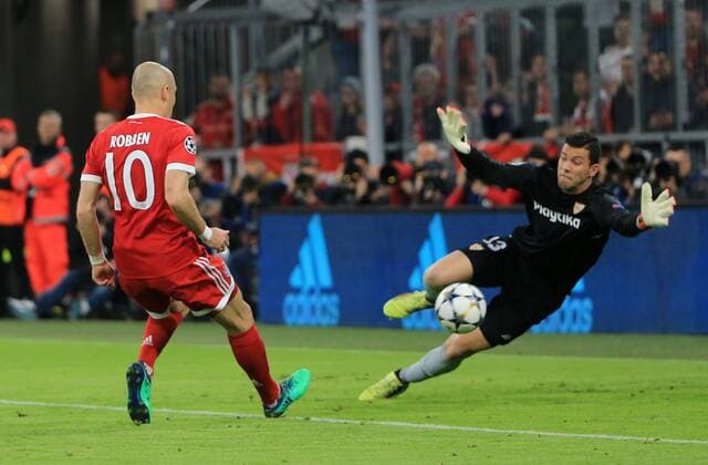20180411 Quarterfinal CL FC Bayern vs Sevilla Allianz Arena Soccer Sport im Bild Arjen Robben FCB vs David Soria FC Sevilla