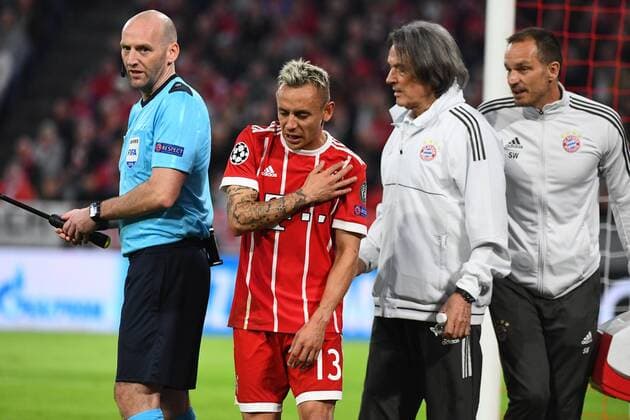 11 04 2018 xjhx Football Champions League FC Bayern Muenchen FC Sevilla emspor vl Dr Hans Wilhelm Mueller Wohlfahrt FCB Bayern Munich Rafinha FCB Bayern Munich Muenchen must be treated Munich