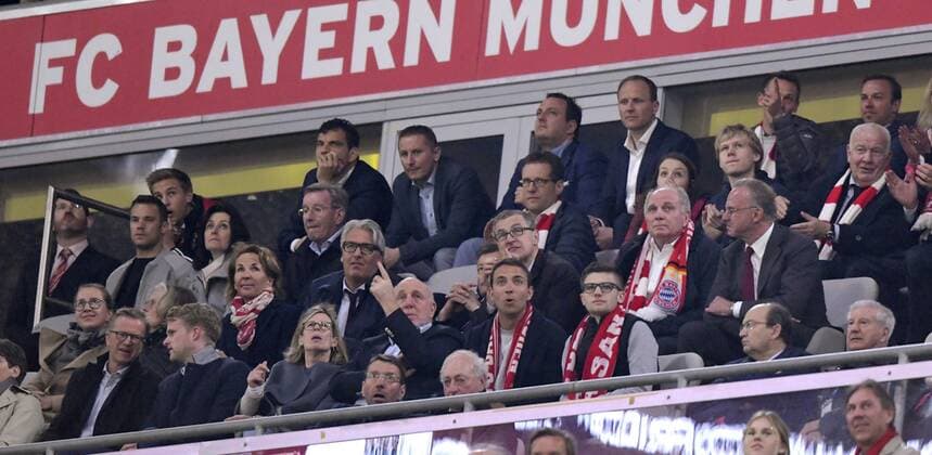 11 04 2018 Football UEFA Champions League 2017 2018 Quarter-finals 2nd leg FC Bayern Munich Sevilla FC in the Allianz Arena Munich Honorary keeper Goalkeeper Manuel Neuer FC Bayern München Chairman Karl Heinz Rummenigge FC Bayern Munich President Uli Hoeness FC Bayern