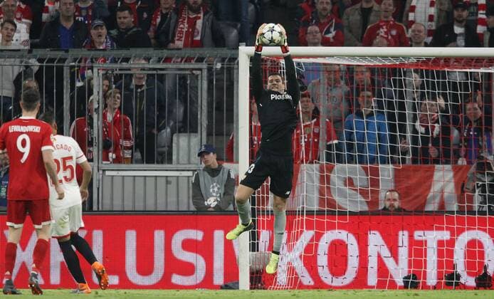 UEFA Champions League FC Bayern Munich Sevilla FC Quarter-finals Relegation Quarter Finals 2nd leg 11 04 2018 in the Allianz Arena Season 2017 18 xmdx David SORIA 13 Goalkeeper Sevilla FC Bayern Munich Muenchen Sevilla FC