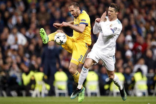 (l-r) Giorgio Chiellini of Juventus FC, Cristiano Ronaldo of Real Madrid during the UEFA Champions League quarter final match between Real Madrid and Juventus FC at the Santiago Bernabeu stadium on April 11, 2018 in Madrid, Spain UEFA Champions League 2017 2018 xVIxVIxImagesx xMauricexvanxSteenxIVx 10619382