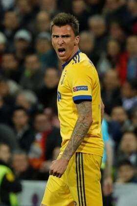 Juventus Mario Mandzukic jubilates the second goal of the team during the UEFA Champions League quarter final second leg match between Real Madrid and Juventus at the Santiago Bernabeu stadium in Madrid, Spain, 11 April 2018. REAL MADRID VS. JUVENTUS !ACHTUNG: NUR REDAKTIONELLE NUTZUNG!  Copyright: xJuanJoxMartinx MAD19 20180411-636590807082502958