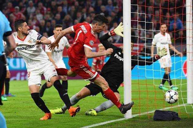 11 04 2018 xjhx Football Champions League FC Bayern Muenchen FC Sevilla emspor v Escudero Sevilla FC Robert Lewandowski FCB Bayern Munich David Soria Sevilla FC Muenchen