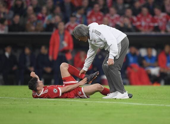 11 04 2018 Football UEFA Champions League Season 2017 2018 Quarter-finals FC Bayern Muenchen FC Sevilla Dr Hans Wilhelm Mueller Wohlfahrt Bayern Munich at Robert Lewandowski Bayern Muenchen Team2