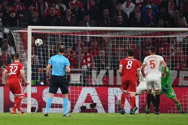11 04 2018 xjhx Football Champions League FC Bayern Muenchen FC Sevilla emspor v l Wissam Ben Yedder Sevilla FC Scoring Sven Ulreich FC Bayern Munich Muenchen