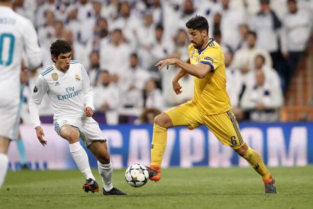 (l-r) Jesus Vallejo of Real Madrid, Sami Khedira of Juventus FC during the UEFA Champions League quarter final match between Real Madrid and Juventus FC at the Santiago Bernabeu stadium on April 11, 2018 in Madrid, Spain UEFA Champions League 2017 2018 xVIxVIxImagesx xMauricexvanxSteenxIVx 10619701