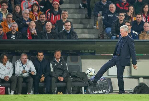 Coach Head Coach Jupp HEYNCKES FCB Single Action with Ball Full-length Cut Out Single Shot High Angle Action Full Body Single Shot Action Ball-Taking Ball Treatment FC BAYERN MUENCHEN FC SEVILLA Quarterfinal Round-Table Soccer UEFA Champions League Munich Germany 11 04 2018 CL Season 2017 2018 FCB