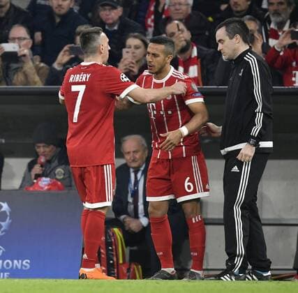 Substitution Substitution Substitution Thiago Alcantara FC Bayern Munich is eligible for Franck Ribery FC Bayern Munich FC Bayern Munich FCB vs Sevilla FC UEFA Champions League CL Quarter-finals 2nd leg match 2017 2018 Munich Allianz Arena 11 04 2018 FC Bayern Munich FCB vs Sevilla FC