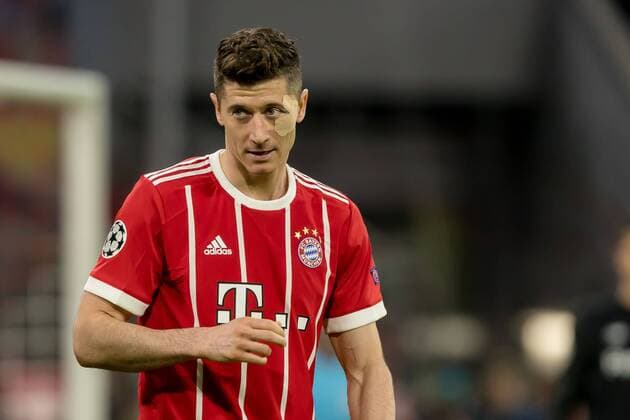 Muenchen Germany 11 04 2018 UEFA Champions League 2017 18 Season Quarter finals Second leg FC Bayern Muenchen Sevilla FC Robert Lewandowski FCB is looking at DeFodi048
