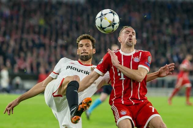 Muenchen Germany 11 04 2018 UEFA Champions League 2017 18 Season Quarter finals Second leg FC Bayern Muenchen Sevilla FC Franco Vazquez FCS and Franck Ribery FCB in a duel DeFodi048