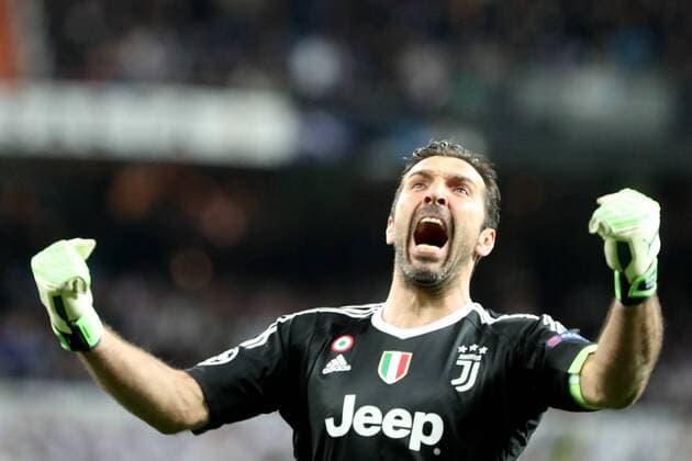 Bilder des Tages - SPORT Juventus goalkeeper Gigi Buffon celebrates his side s third goal during the UEFA Champions League Quarter-Finals second leg match at the Estadio Santiago Bernabeu in Madrid, Spain on 11 April 2018 Real Madrid v Juventus UCL-17_18