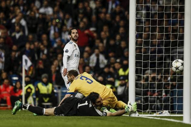 11th April 2018, Santiago Bernabeu, Madrid, Spain; UEFA Champions League football, quarter final, second leg, Real Madrid versus Juventus; Francisco Alarcon, ISCO (Real Madrid) sees his shot go wide of the goal past Buffon  ActionPlus12012185