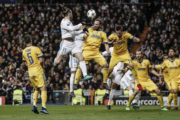 11th April 2018, Santiago Bernabeu, Madrid, Spain; UEFA Champions League football, quarter final, second leg, Real Madrid versus Juventus; Gareth Bale (Real Madrid) fights for the header with Gonzalo Higuain (Juventus)  ActionPlus12012193