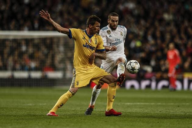 11th April 2018, Santiago Bernabeu, Madrid, Spain; UEFA Champions League football, quarter final, second leg, Real Madrid versus Juventus; Daniel Carvajal (Real Madrid) fights for control of the ball with Mario Mandzukic (Juventus)  ActionPlus12012198