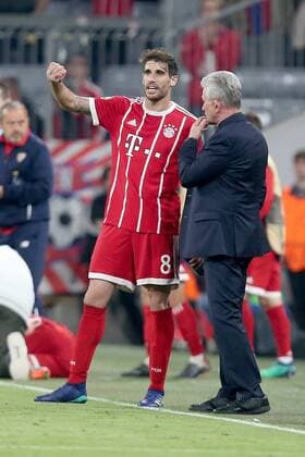 Javier Martinez FC Bayern Muenchen 8 discusses with coach Jupp Heynckes FC Bayern Muenchen FC Bayern Muenchen vs Sevilla FC Champions League Quarter-Finals Soccer 11 04 2018 Muenchen Copyright: xLanger Eibner-Pressefotox EP_HLR