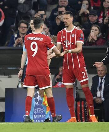 Substitution Substitution Substitution Substitution Sandro Wagner FC Bayern Munich arrives for Robert Lewandowski FC Bayern Munich FC Bayern Munich FCB vs Sevilla FC UEFA Champions League CL Quarter-finals 2nd leg match 2017 2018 Munich Allianz Arena 11 04 2018 FC Bayern Munich FCB vs Sevilla FC