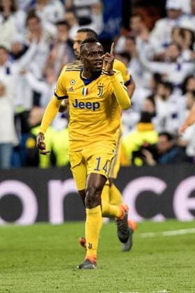 Juventus Blaise Matuidi (C) jubilates the third goal of the team during the UEFA Champions League quarter final second leg match between Real Madrid and Juventus at the Santiago Bernabeu stadium in Madrid, Spain, 11 April 2018. REAL MADRID VS. JUVENTUS !ACHTUNG: NUR REDAKTIONELLE NUTZUNG!  Copyright: xJuanJoxMartinx MAD35 20180411-636590826985723034