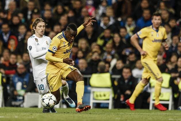 11th April 2018, Santiago Bernabeu, Madrid, Spain; UEFA Champions League football, quarter final, second leg, Real Madrid versus Juventus; Blaise Matuidi (Juventus) drives forward on the ball chased down by Luka Modric (Real Madrid)  ActionPlus12012202