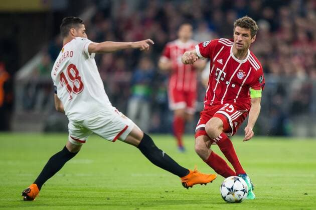 11.04.2018 MONACHIUM, PILKA NOZNA (FOOTBALL), UEFA LIGA MISTRZOW (UEFA CHAMPIONS LEAGUE), SEZON 2017 2018 , 1 4 FINAL (QUARTER-FINALS) MECZ FC BAYERN MONACHIUM - SEVILLA FC (FC BAYERN MUNCHEN - SEVILLA FC) NZ SERGIO ESCUDERO THOMAS MULLER FOTO LUKASZ SKWIOT CYFRASPORT NEWSPIX.PL --- Newspix.pl  20180411CSLS0025