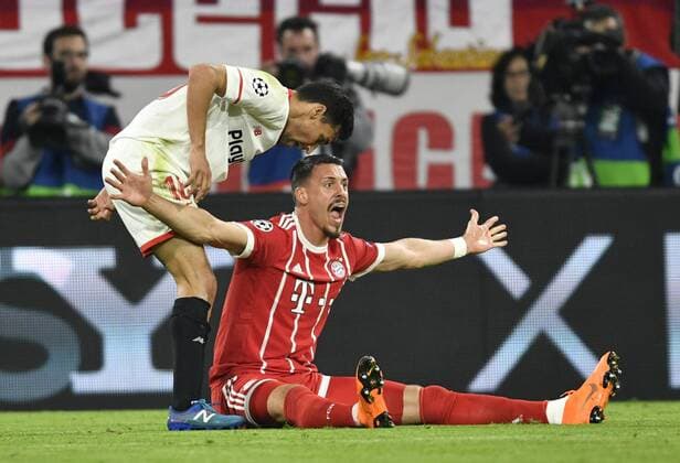 Sandro Wagner FC Bayern Munich call for penalty Gestik Gesture FC Bayern Munich FCB vs Sevilla FC UEFA Champions League CL quarter-final second leg Match 2 Season 2017 2018 Munich Allianz Arena 11 04 2018 FC Bayern Munich FCB vs Sevilla FC