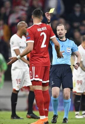Referee referee William Collum SCO shows Sandro Wagner FC Bayern Munich yellow card Yellow Warning FC Bayern Munich FCB vs Sevilla FC UEFA Champions League CL quarter-final second leg Match 2 Season 2017 2018 Munich Allianz Arena 11 04 2018 FC Bayern Munich FCB vs Sevilla FC