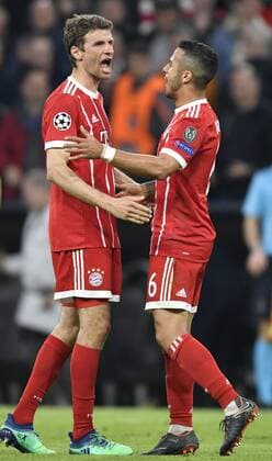 After the match shot at Thomas Müller FC Bayern Munich left and Thiago Alcantara FC Bayern Munich FC Bayern Munich FCB vs Sevilla FC UEFA Champions League CL quarter-final second leg match 2 Season 2017 2018 Munich Allianz Arena 11 04 2018 FC Bayern Munich FCB vs Sevilla FC
