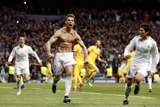 (l-r) Cristiano Ronaldo of Real Madrid during the UEFA Champions League quarter final match between Real Madrid and Juventus FC at the Santiago Bernabeu stadium on April 11, 2018 in Madrid, Spain UEFA Champions League 2017 2018 xVIxVIxImagesx xMauricexvanxSteenxIVx 10619895