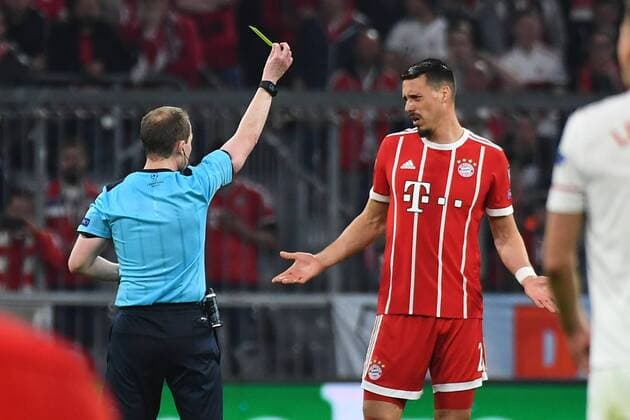 11 04 2018 xjhx Football Champions League FC Bayern Muenchen FC Sevilla emspor v l Yellow card for receive a yellow card Sandro Wagner FC Bayern Munich Muenchen