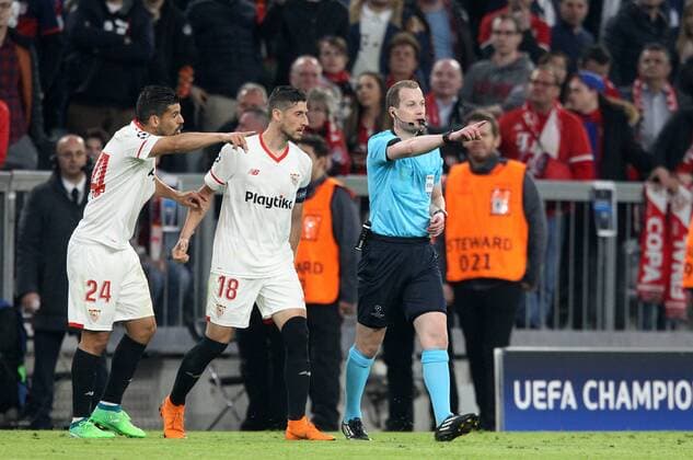 UEFA Champions League FC Bayern Munich Sevilla FC Quarter-finals Relegation Quarter Finals 2nd leg 11 04 2018 in the Allianz Arena Season 2017 18 xmdx NOLITO 24 Sevilla FC Sergio ESCUDERO 18 Sevilla FC Referee William COLLUM Bayern Munich Muenchen Sevilla FC