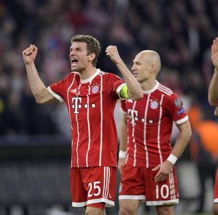 11 04 2018 Football UEFA Champions League 2017 2018 Quarter-finals 2nd leg FC Bayern Munich Sevilla FC in the Allianz Arena Munich Final victory Bayern Munich left Thomas Müller FC Bayern Munich Arjen Robben FC Bayern Munich