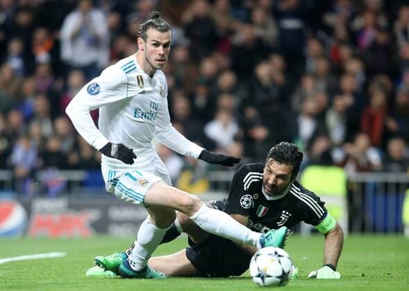 Real Madrid s Gareth Bale (l) and Juventus Football Club s Gianluigi Buffon during Champions League Quarter-Finals 2nd leg match. April 11,2018.  (2018041108)