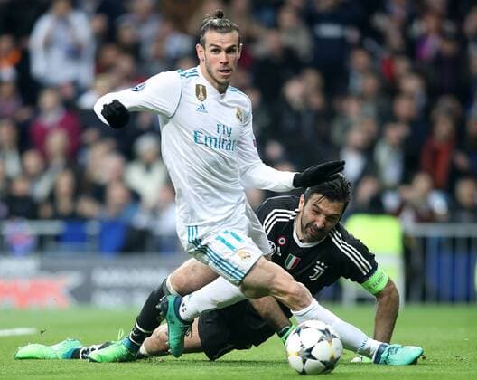 Real Madrid s Gareth Bale (l) and Juventus Football Club s Gianluigi Buffon during Champions League Quarter-Finals 2nd leg match. April 11,2018.  (2018041109)