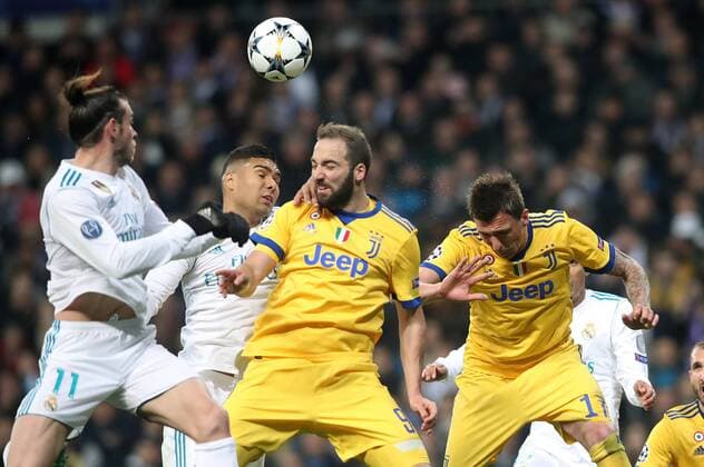 Real Madrid s Gareth Bale (l) and Carlos Henrique Casemiro (c-l) and Juventus Football Club s Gonzalo Higuain (c-r) and Mario Mandzukic during Champions League Quarter-Finals 2nd leg match. April 11,2018.  (2018041124)